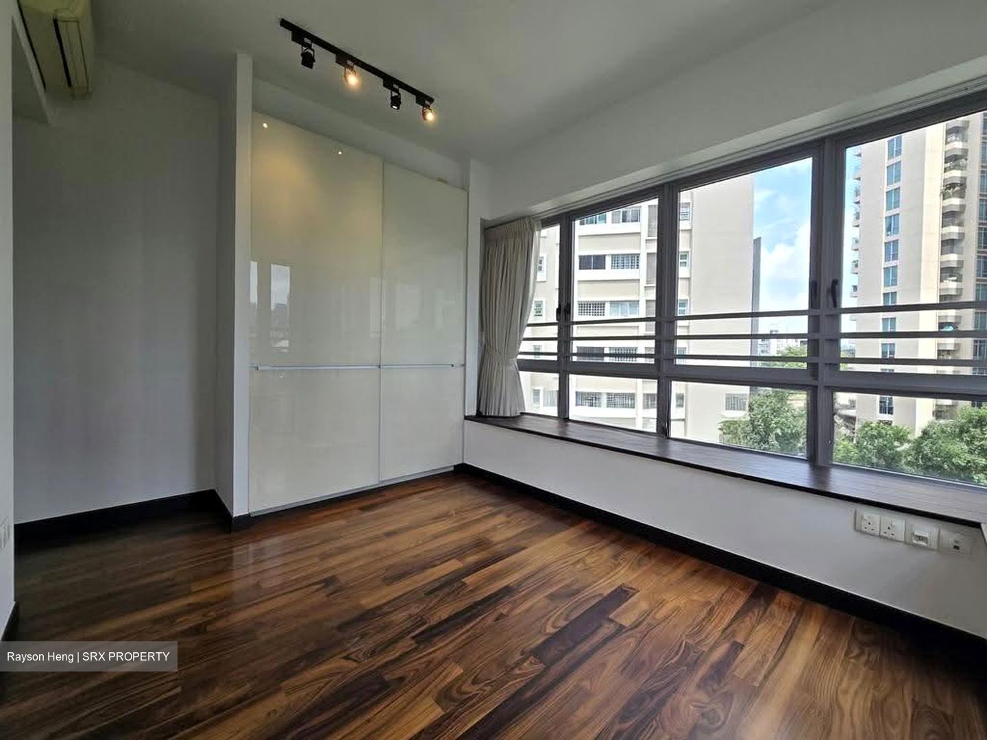 Starlight Suites (D9), Apartment #638692761